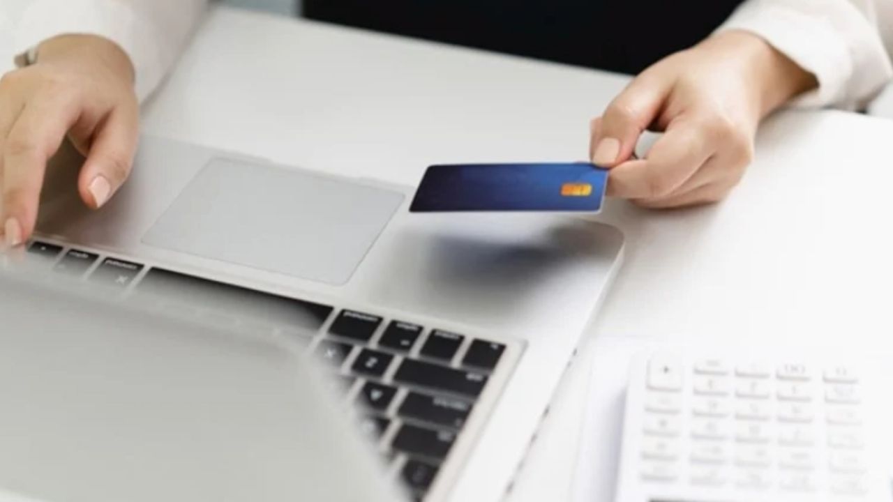 Canlı yayında mezat yapanlar yandı! Maliye ‘Dijital Takip’ düğmesine bastı